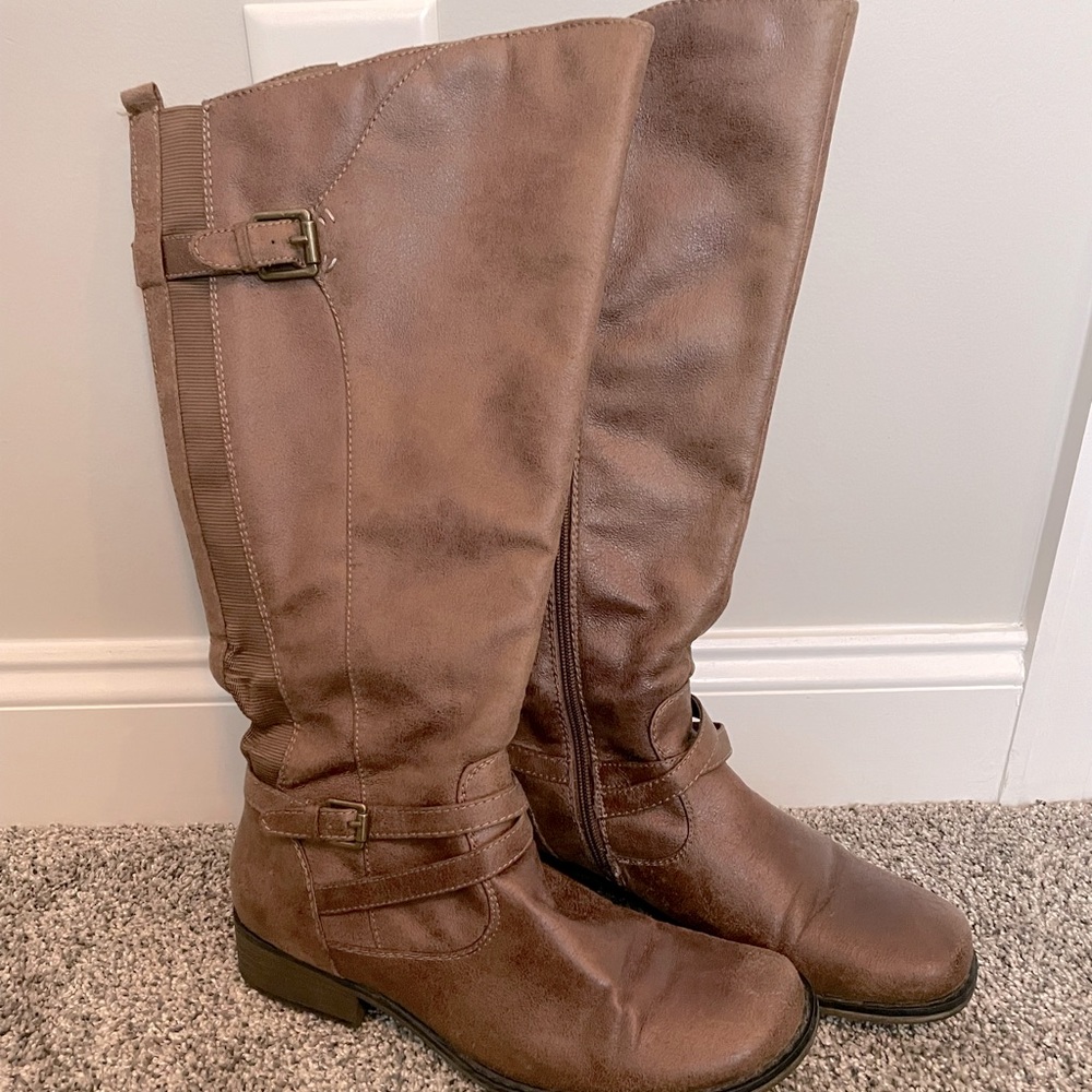 Baretraps wide calf riding boot. Size 10
